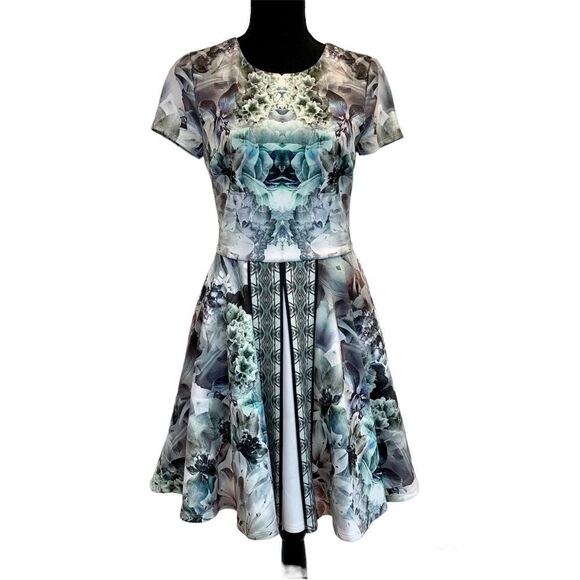 bebe Dresses & Skirts - Bebe women’s blue green floral short sleeve skater dress Sz S